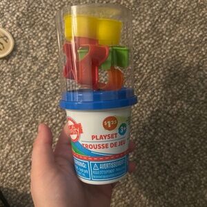 Unopened play dough
